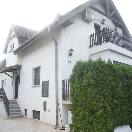 Szuzanna Fenyves Panzio Bed and Breakfast Siófok Exteriör bild