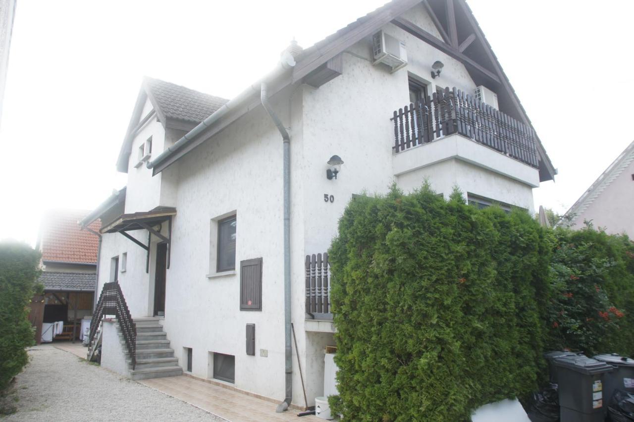 Szuzanna Fenyves Panzio Bed and Breakfast Siófok Exteriör bild
