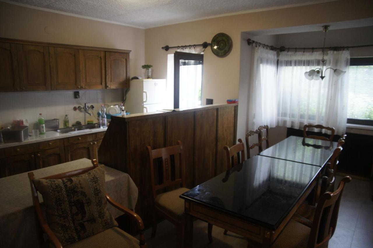 Szuzanna Fenyves Panzio Bed and Breakfast Siófok Exteriör bild